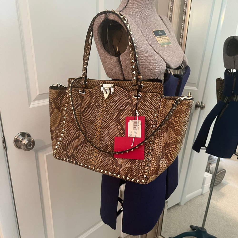 Valentino Garavani Rockstud Reptile Bag – New with Tags - Picture 3 of 17
